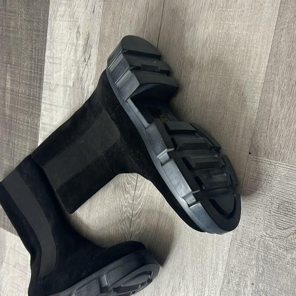 • NWOB $168 Free People Chelsea Suede Boots Distressed - Picture 5 of 14